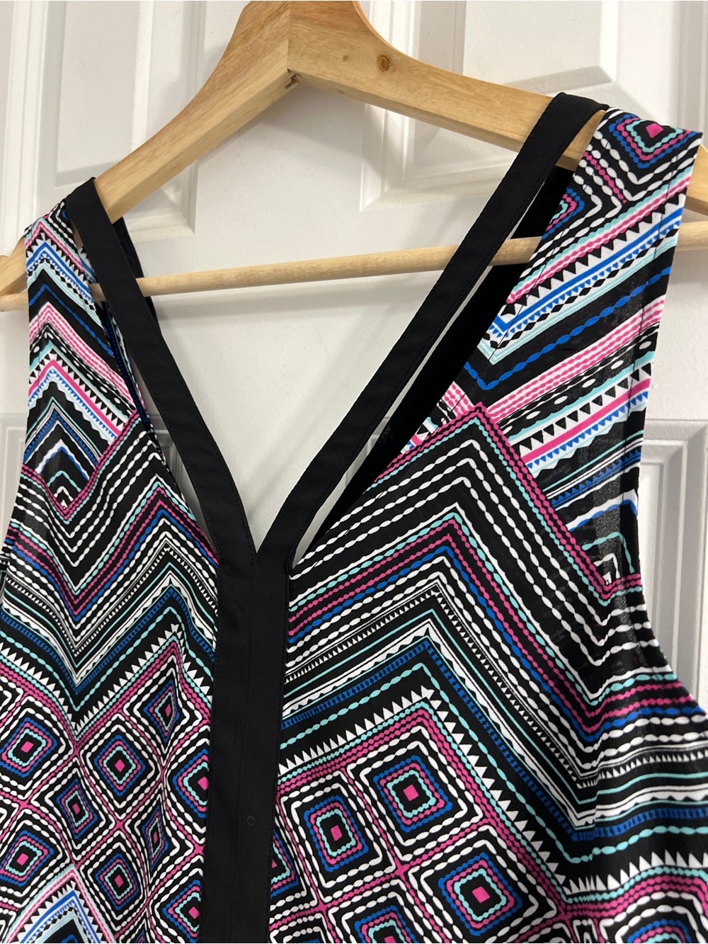 Sleeveless Camisole V-Neck Geometric Print Camisole - Medium -Career office - Picture 3 of 9